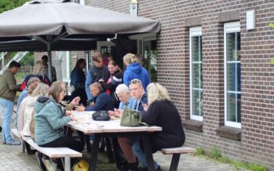 Samen genieten tijdens de barbecue bij Dekkersnest